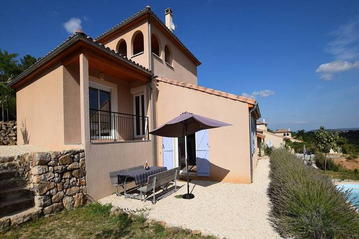Maison de vacances pour 8 personnes, avec terrasse et balcon/terrasse à Joyeuse