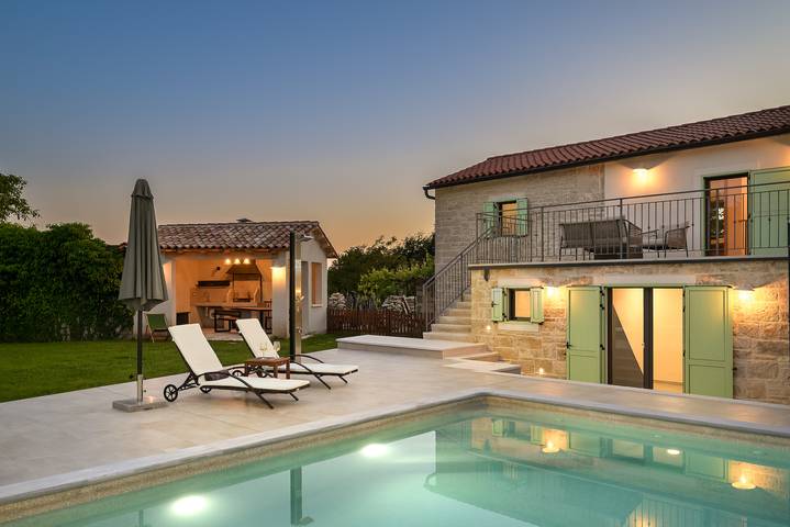 Ferienhaus für 5 Personen, mit Sauna und Pool sowie Terrasse und Garten
