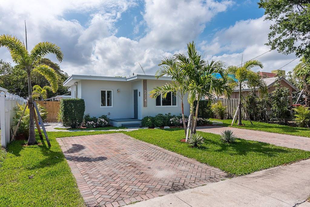 Quaint Luxury 1/1 Villa with Heated Pool-Best Location- walk to everything! in Delray Beach, Palm Beach County