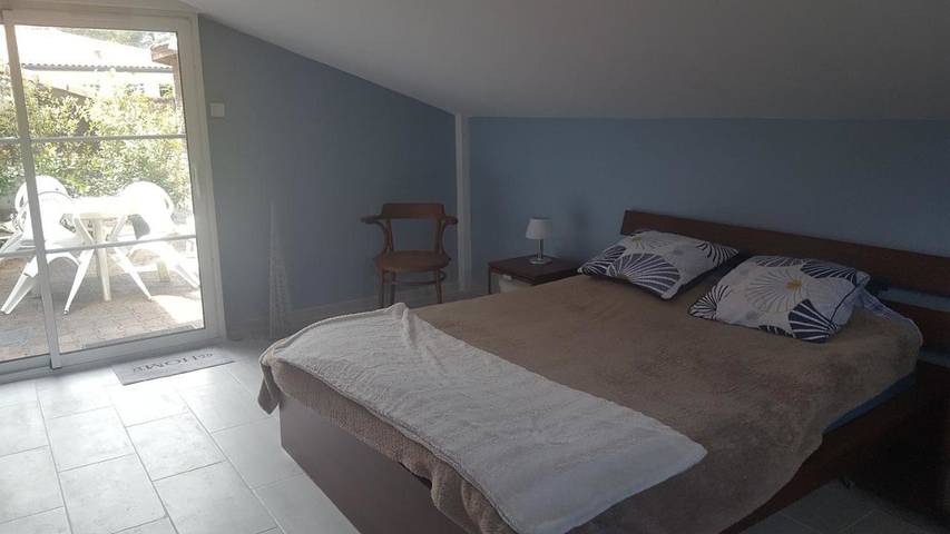 Chambre d’hôte pour 3 personnes, avec Terrasse ainsi que Jardin et Piscine à Gujan-Mestras