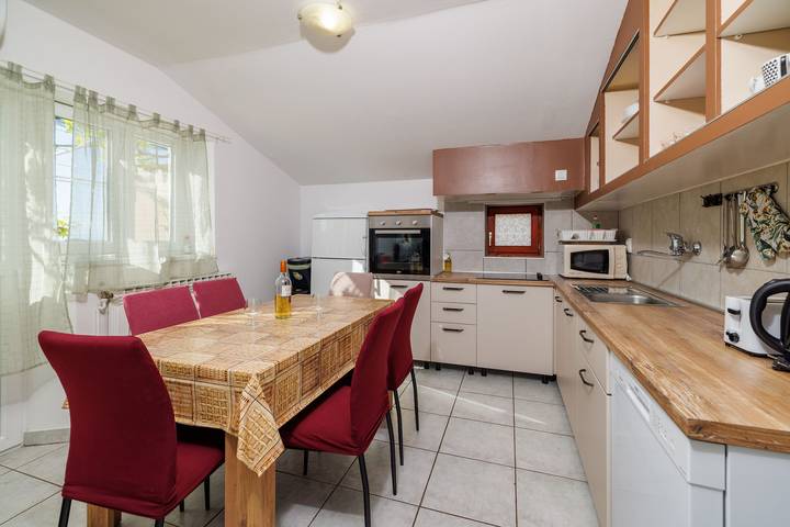 Ferienwohnung für 6 Personen, mit Balkon und Terrasse in Lopar