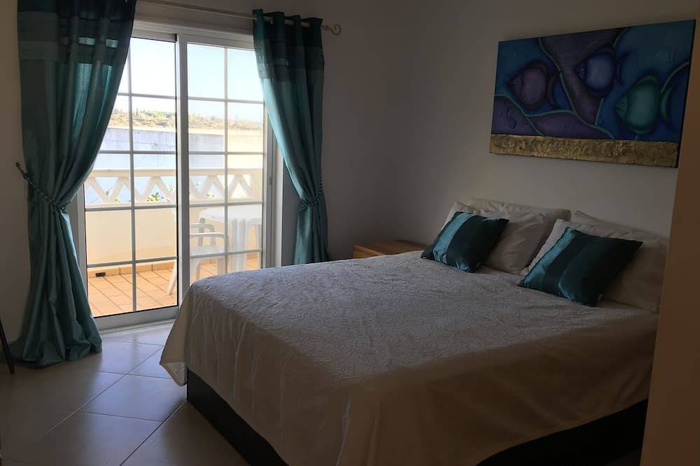 En imponerende villa med privat basseng, aircondition, omfattende hager + gratis Wifi in Ferragudo, Faro-distriktet