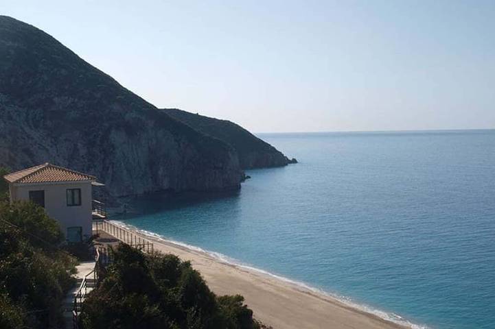 Villa for 6 people, with garden and balcony in Agios Nikitas