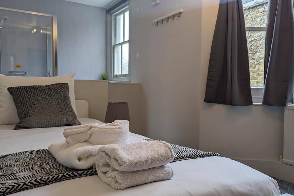 Dover Town Rooms (Single Room 4) in Dover, Kent