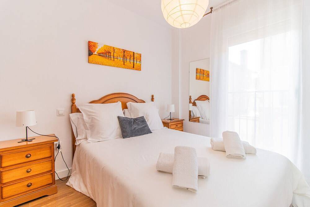 Entire apartment, Pyrenees Escape with Terrace & Bbq in Sabiñánigo, Spanish Pyrenees