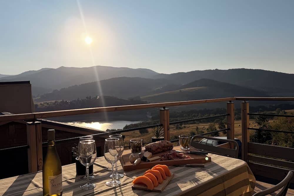 Odeillo Lodge | Lake View | Luxury | Sleeps 8 | Les Angles in Réal, Parc naturel régional des Pyrénées catalanes