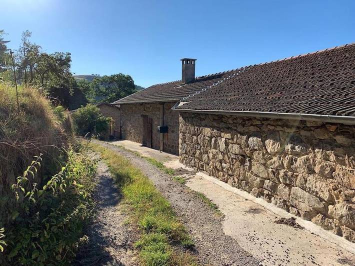 Location de vacances pour 4 personnes, avec Terrasse ainsi que Jardin et Vue à Désaignes