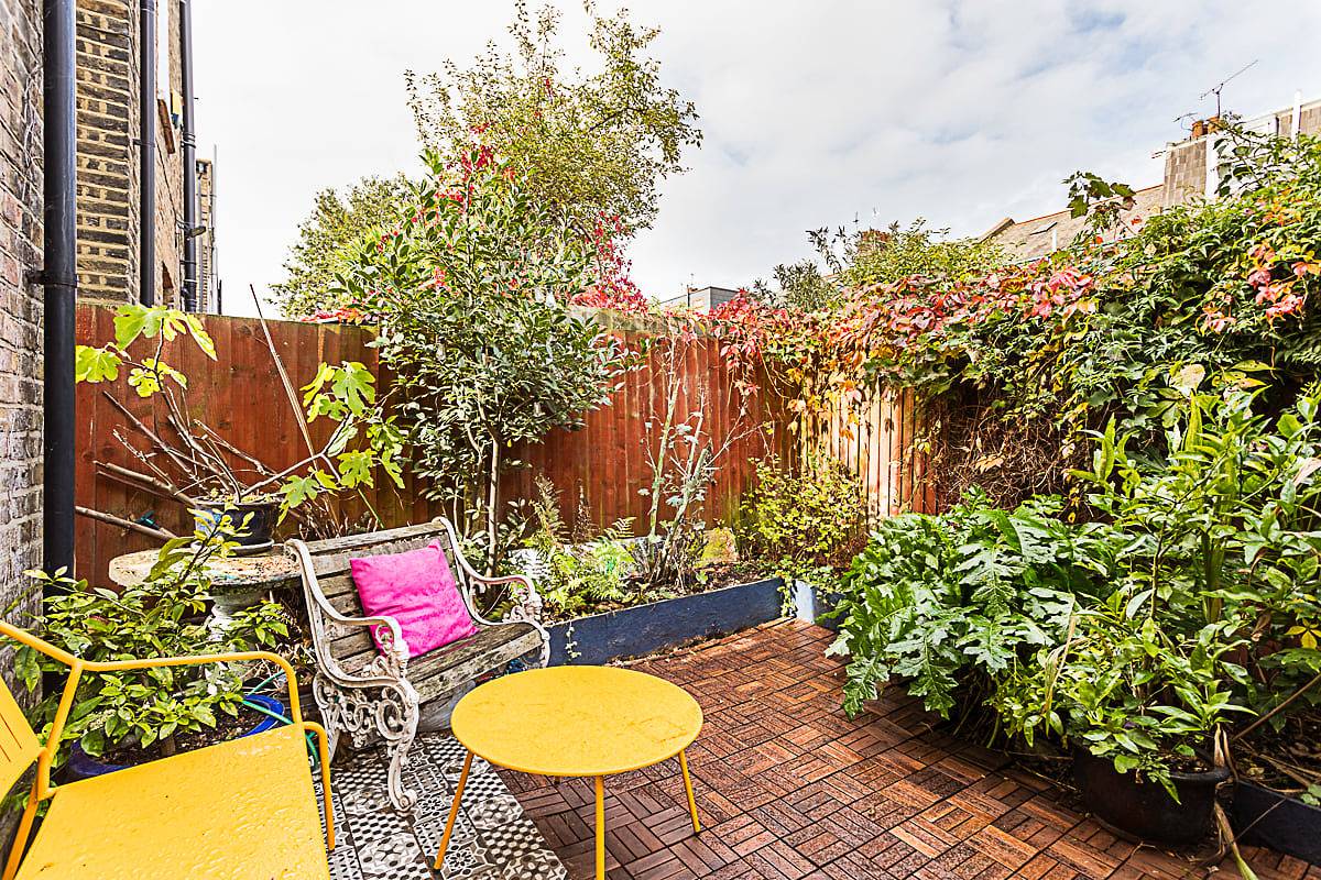 Entire apartment, Stylish Acton Flat with Terrace in Ealing, London