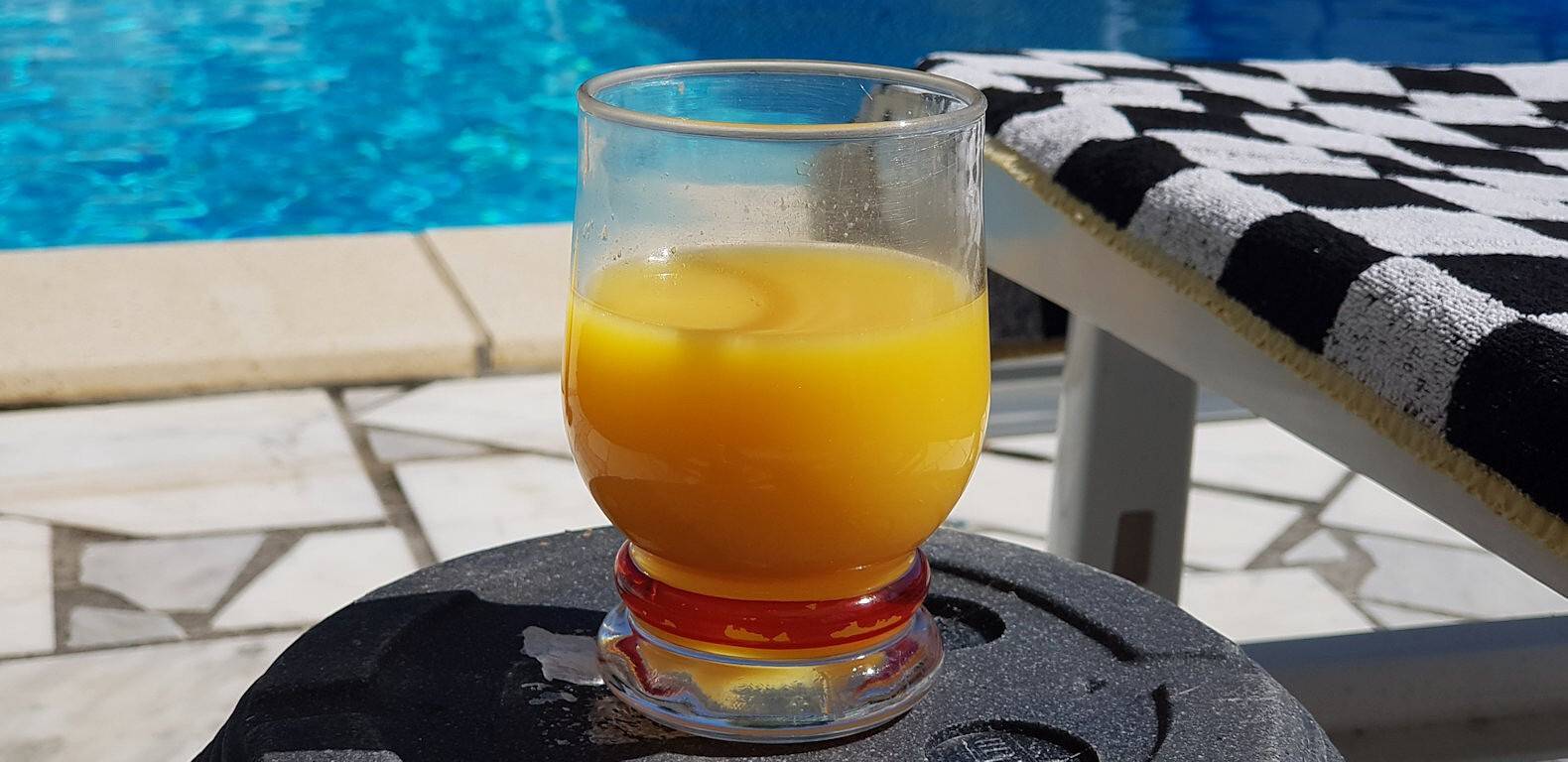 Bed and Breakfast 'Chambre D'hôtes Coquelicot' with Shared Pool, Shared Terrace and Wi-Fi in Bégadan, Médoc Regional Natural Park