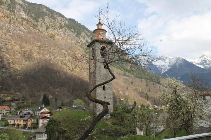 Gîte pour 7 personnes, avec Balcon ainsi que Jardin et Vue dans Croveo