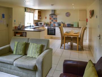 Log Cabin for 4 People in Northamptonshire, Midlands, Photo 1