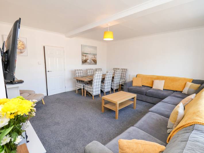 Apartment for 8 people in Filey