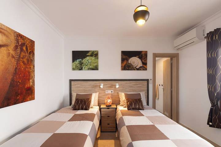 Luxury villa near beach (2 bedr., 2 bathr.) with nature-inspired private pool in Puerto del Carmen, Tías