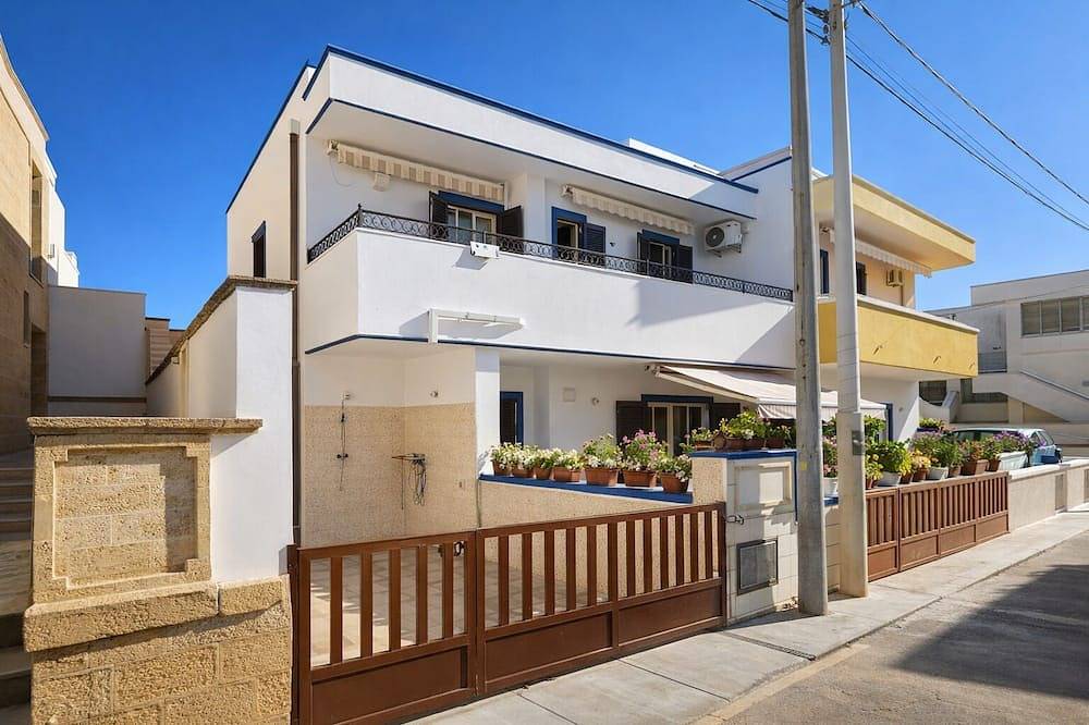 Appartement entier, Beach House 50m from the Sea | 2 Bedrooms, 2 Bathrooms, Air Conditioning in Spiaggia di Torre Pali (Salve), Salve