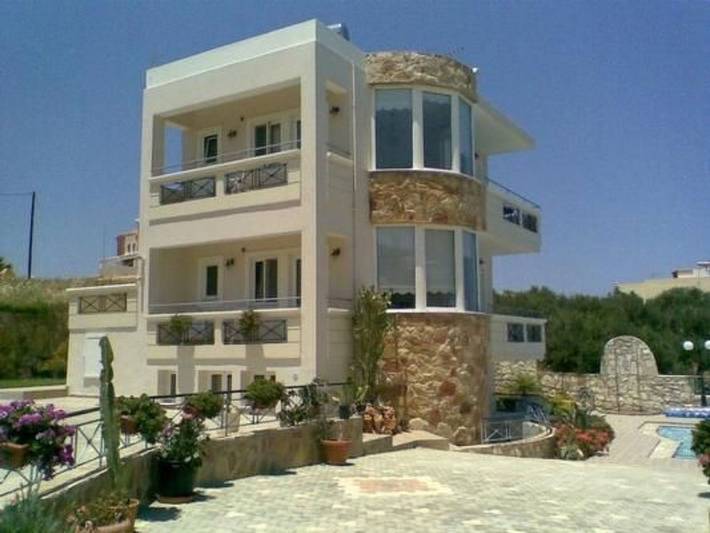 Gîte pour 4 personnes, avec jardin dans Stalos - 2