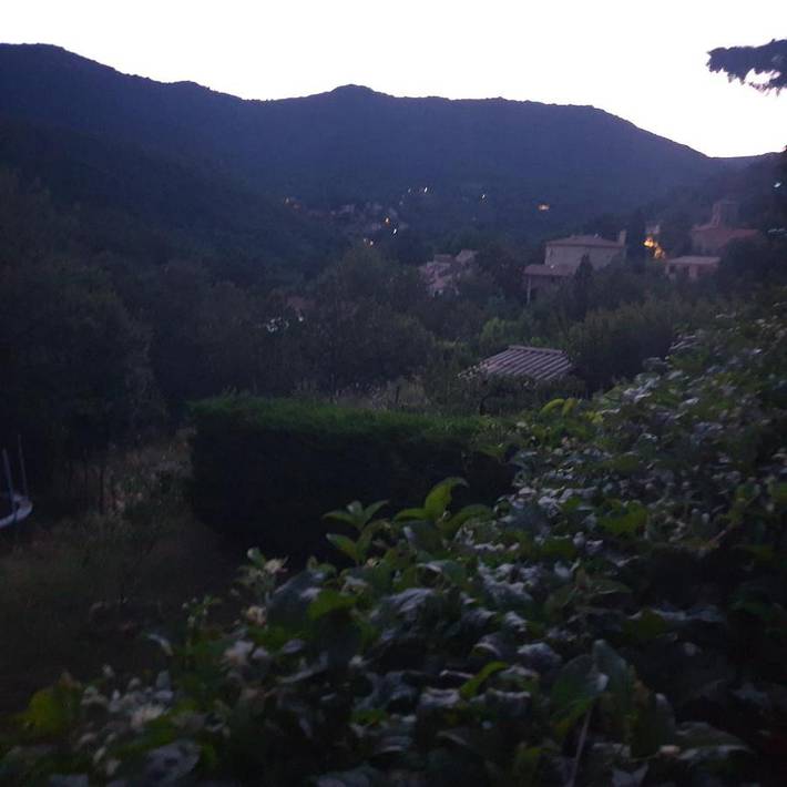 Location de vacances pour 4 personnes, avec jardin ainsi que vue et piscine à Les Plans - 3