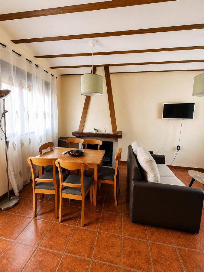 Casa rural para 6 personas, con Terraza además de Jardín y Vistas en Robledo - 3