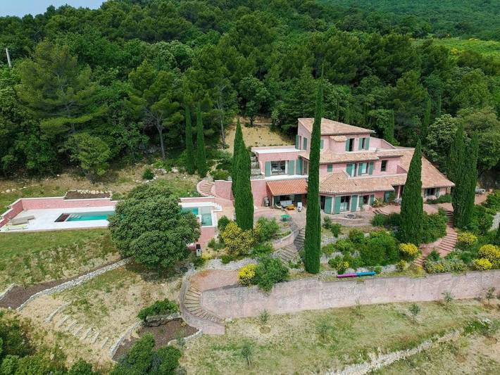 Location de vacances pour 11 personnes, avec piscine ainsi que jardin et terrasse, animaux acceptés à Suzette