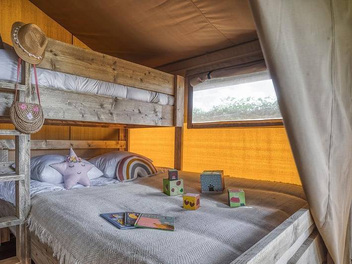 Camping Slow Village Breizh Légendes - Tente en toile et en bois 5 personnes - Lodge (sans sanitaires) in Plounéour-Brignogan-Plages, Région de Brest