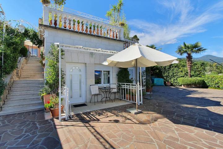 Ferienwohnung für 2 Personen, mit Balkon/Terrasse und Pool, mit Haustier in Opatija Riviera