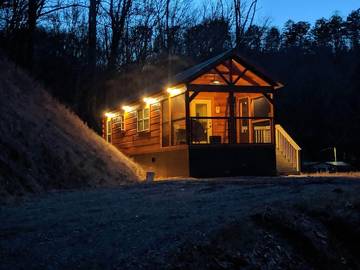 Log Cabin for 4 Guests in Bryson City, Fontana Lake, Picture 1
