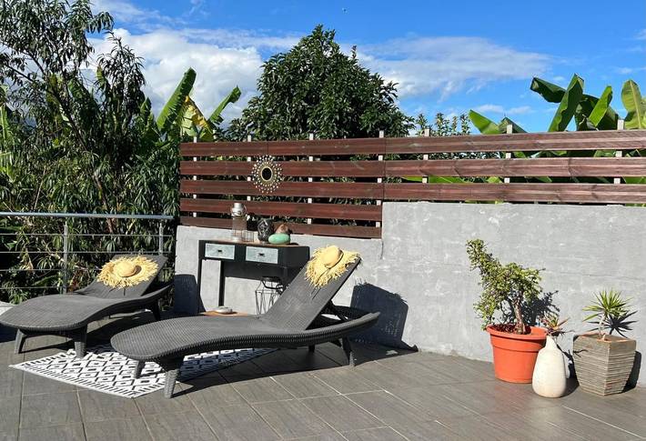 Gîte pour 9 personnes, avec piscine ainsi que vue et jardin à Entre-Deux - 4