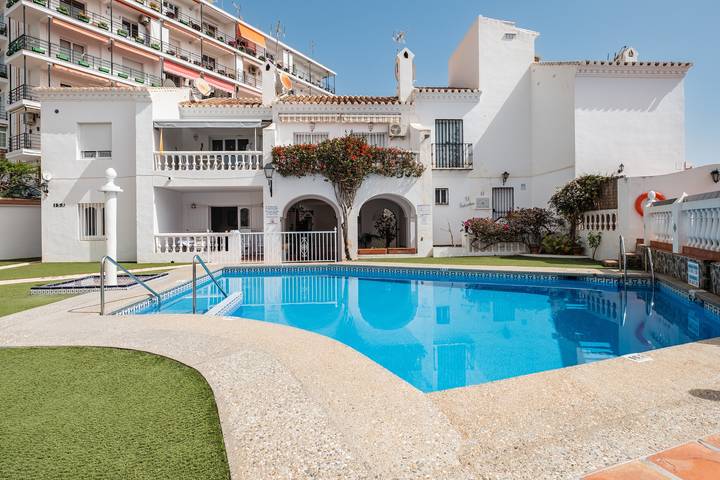 Hel lägenhet, Lägenhet för 2 Personer med trädgård in Playa de Burriana, Nerja