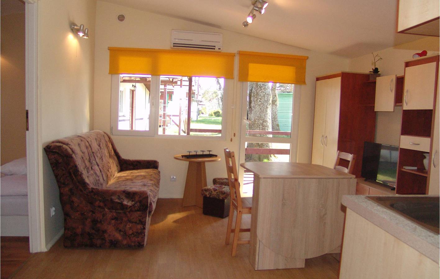 Ferienhaus für 4 Personen mit Pool in Powiat Sławieński