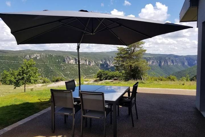 Location de vacances pour 4 personnes, avec jardin dans Saint-Rome-de-Dolan