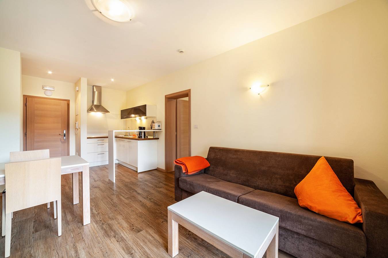 Ganze Wohnung, Ferienwohnung "Mignon 5" mit Bergblick, gemeinsamem beheizten Innenpool und Wlan in Riffian, Passeiertal