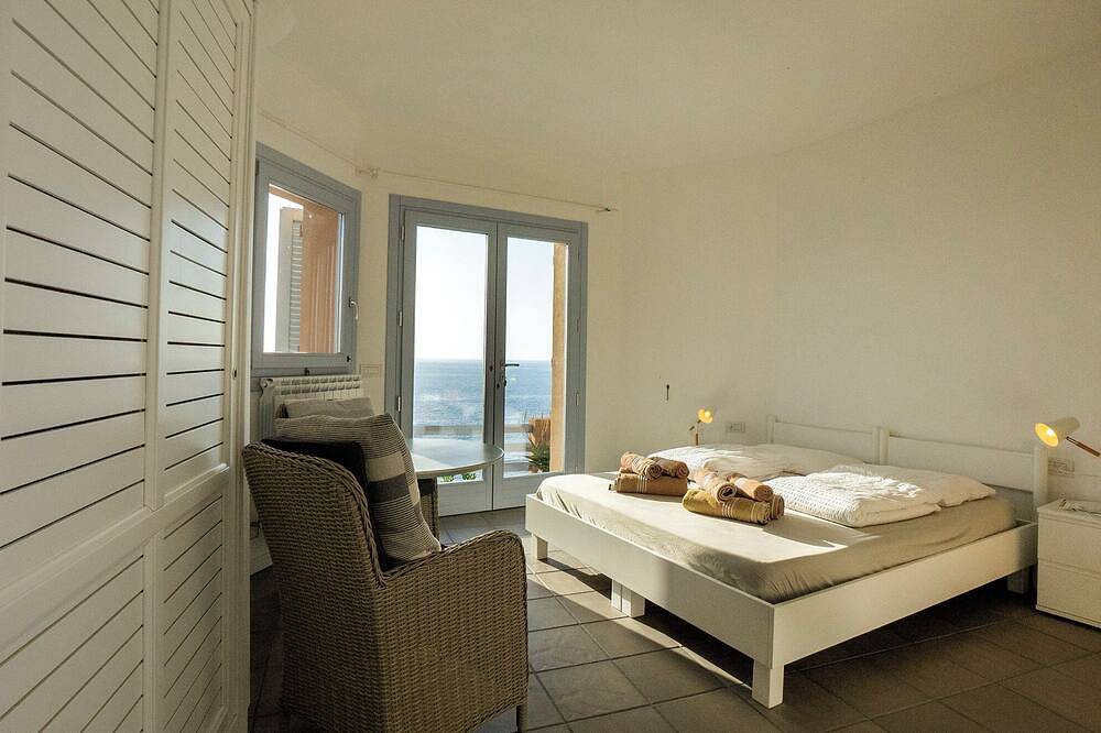 Exclusive clifftop villa in the heart of Gallura with infinity pool in Costa Paradiso, Trinità d'Agultu e Vignola und Umgebung