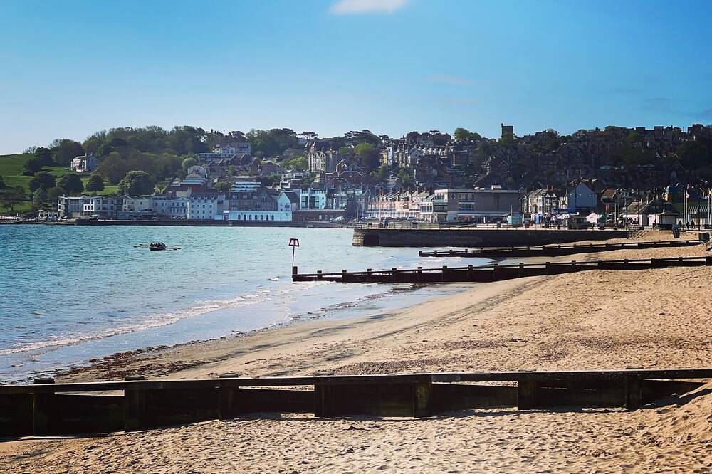 Dizzy Heights Spacious Swanage Townhouse & Views Sleeps 10 in Swanage, Dorset