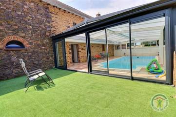 Location de vacances pour 14 personnes, avec vue ainsi que jardin et piscine à Iffendic