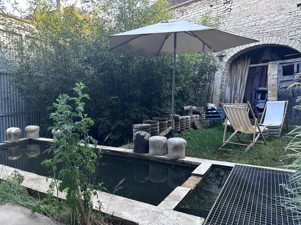 Maison rivière très calme près de Chablis et Noyers sur serein chez un céramiste designer in Annay-sur-Serein, Arrondissement d'Avallon