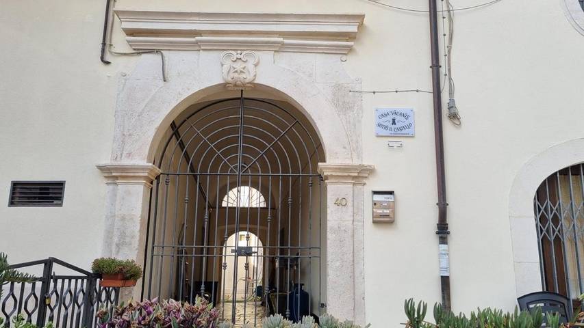 Location de vacances pour 5 personnes, avec Balcon ainsi que Terrasse et Vue à Capestrano