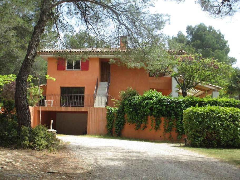 Appartement entier, Appartement T3 dans propriété de 5000m2 avec piscine in Venelles, Région d'Aix-en-Provence