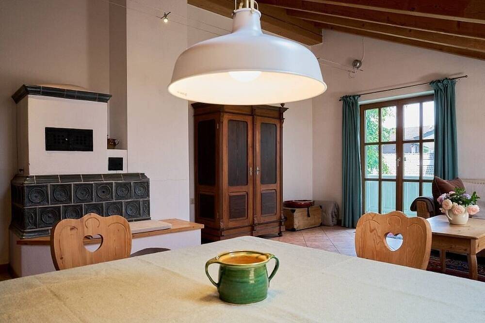 Ganze Wohnung, Ferienwohnung 77qm, 1 Schlafzimmer, Kachelofen, Balkon in Eggstätt, Chiemsee