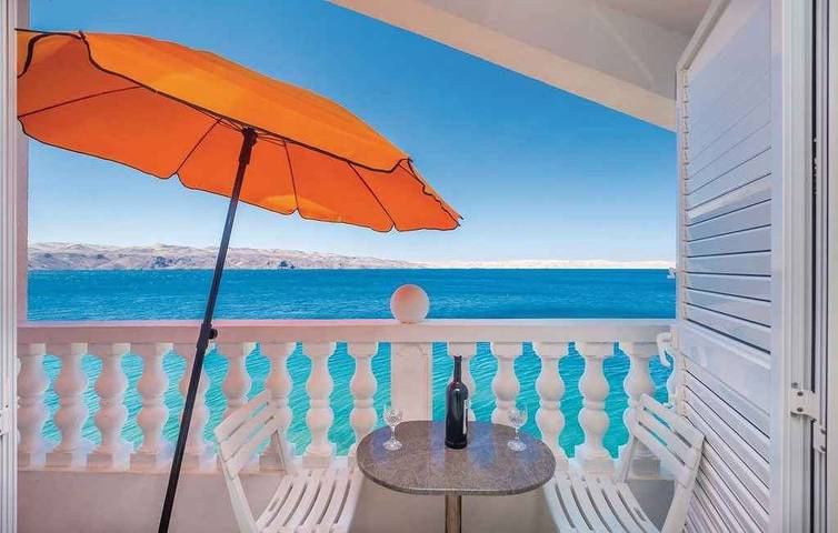 Ferienwohnung für 4 Personen, mit Balkon und Garten in Karlobag