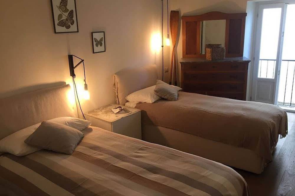 Casa al Vecchio Porto overlooking the ancient port in Cannero, Cannero Riviera