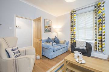 Log Cabin for 6 People in Tenby, Pembrokeshire, Photo 2