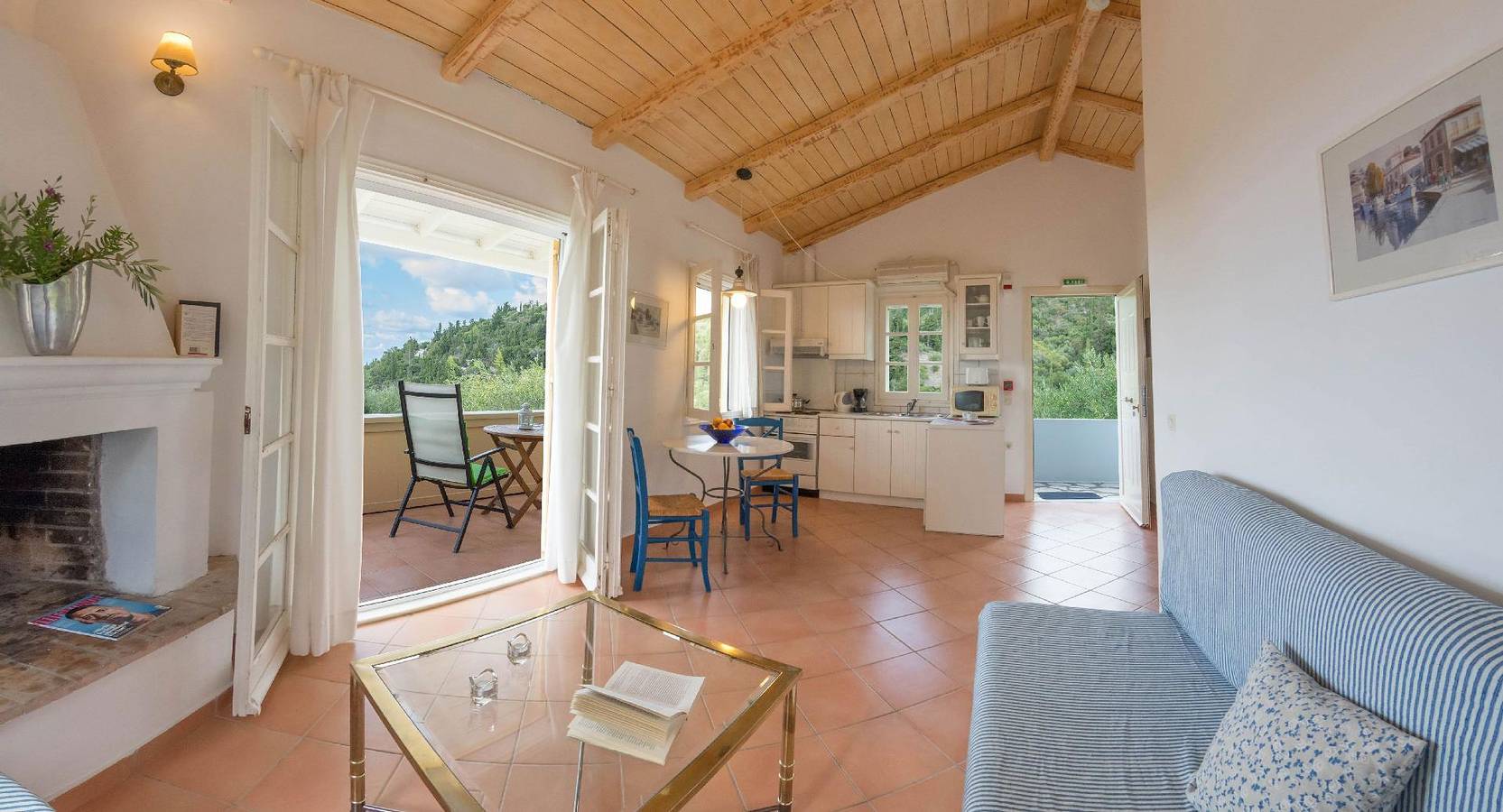 Ganze Ferienwohnung, Wohnung mit gemeinsamem großen Pool und Kinderbecken in Agios Nikitas, Griechenland