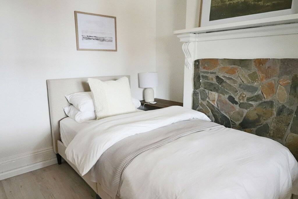 The Modern Victorian 200 metres from Cbd in Bathurst, New South Wales