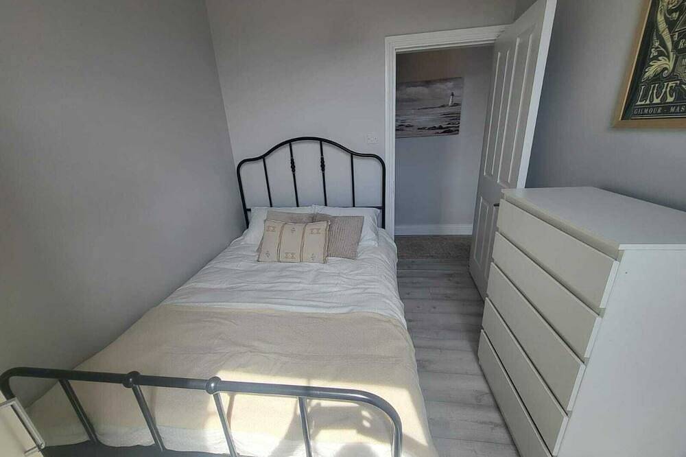 Entire apartment, Top Location - Newly Refurbed 2Bd, Sleeps 6 W/Loft in Cork, County Cork