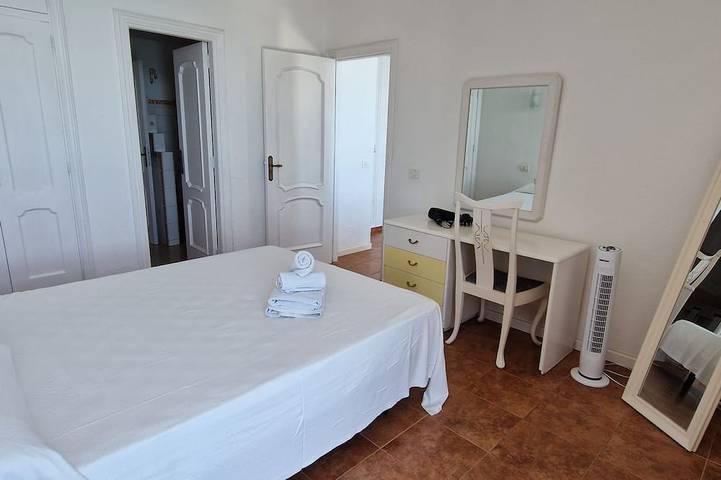 Appartement entier, Martianez Beach Apartment 1302, Sea Front&WIFI in Puerto de la Cruz, Tenerife du Nord