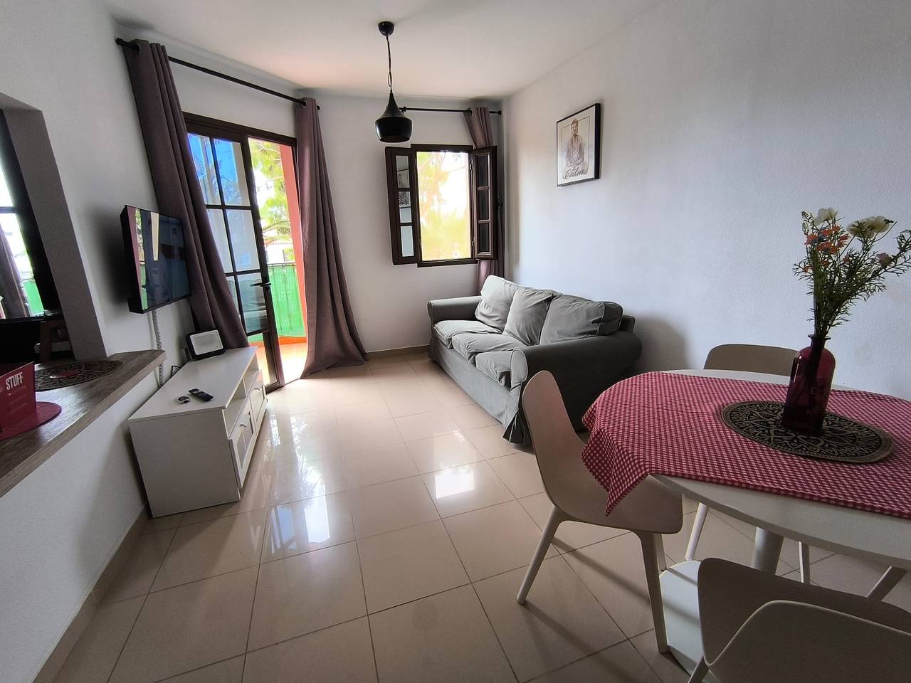 Entire apartment, Vacation 'Feel The Sun In Tenerife' with Mountain View, Shared Pool and Shared Garden in Costa del Silencio, Arona