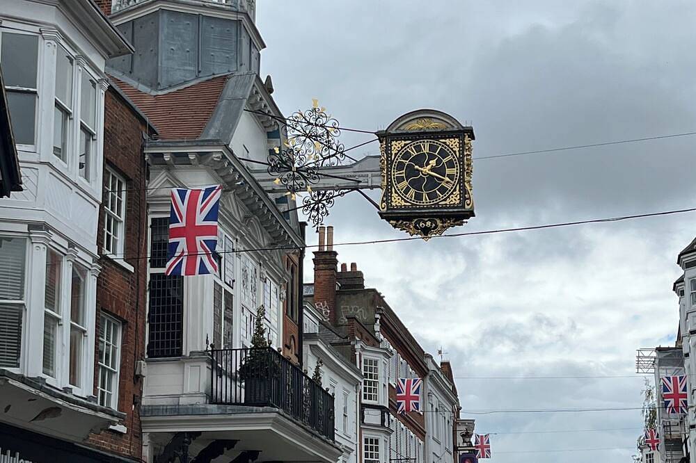 Entire apartment, In the heart of Guildford and the Surrey Downs, 35 minutes by train from London in Guildford, Surrey