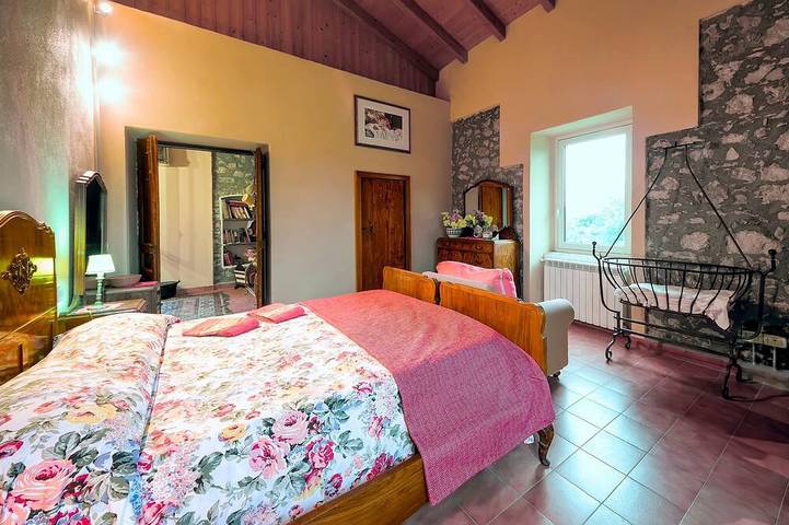 Location de vacances pour 17 personnes, avec Balcon ainsi que Jacuzzi et Jardin à Paternopoli - 2