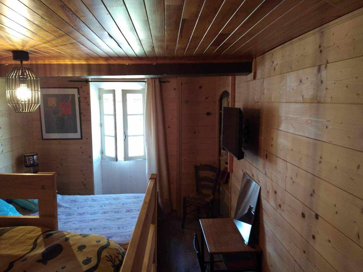 Three-Bedroom House in Bayons, Région de Forcalquier