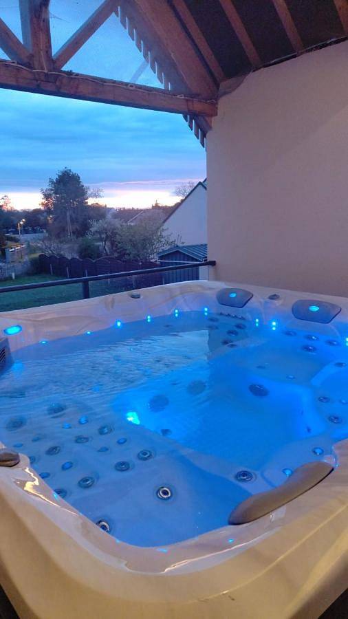 Location de vacances pour 6 personnes, avec jacuzzi et jardin à Genêts - 2