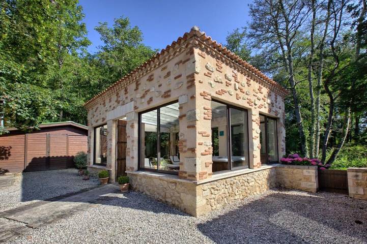 Location de vacances pour 14 personnes, avec piscine et jardin ainsi que sauna et jacuzzi à Carignan-de-Bordeaux - 3